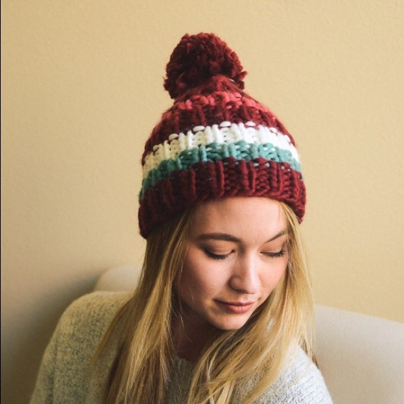 Burgundy striped Pom beanie - Picture 2 of 2